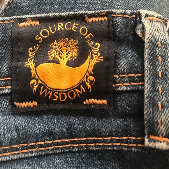 Source of Wisdom  cropped jeans. Size 5. - Picture 7 of 8